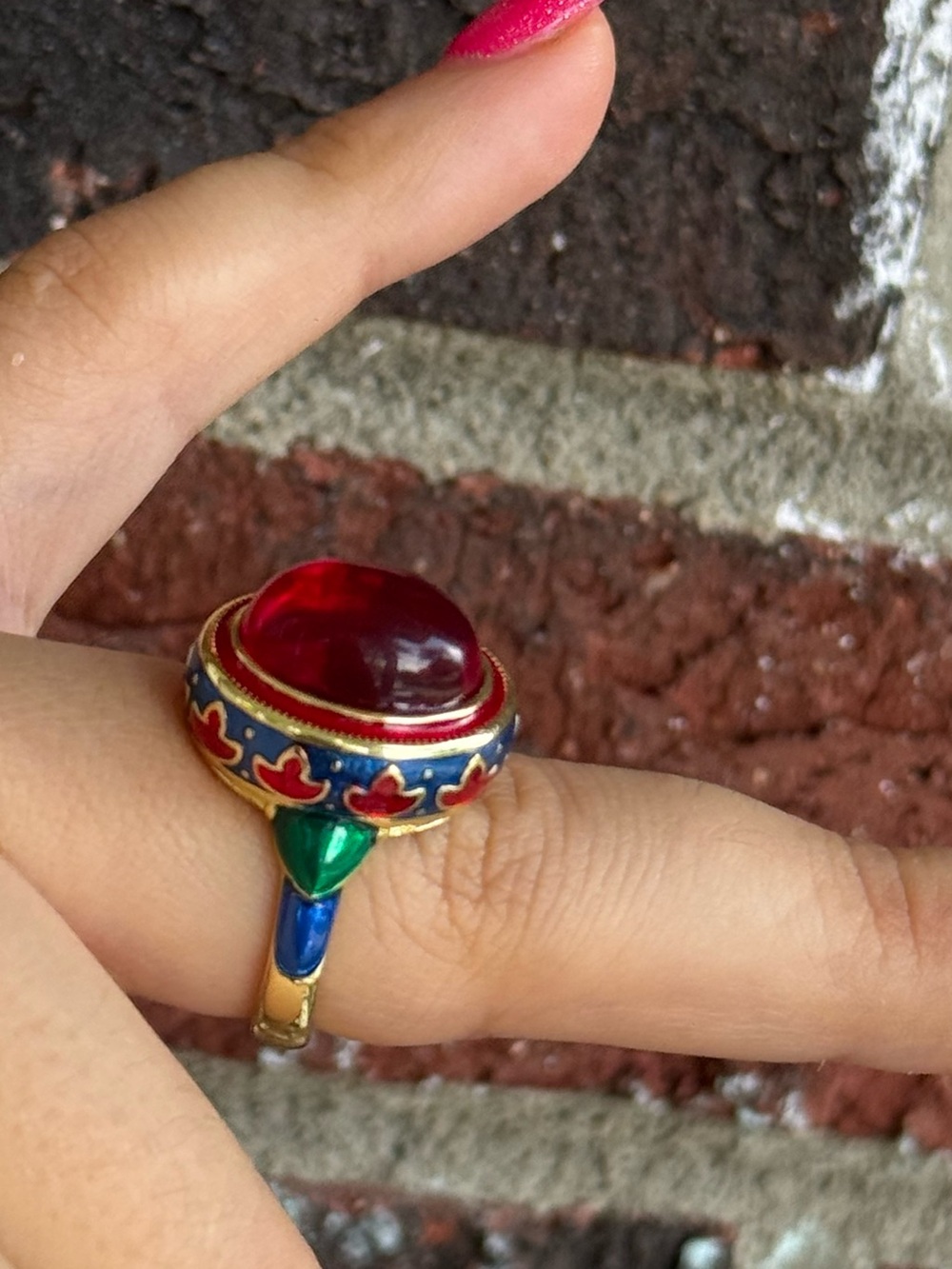 Vintage Ring with Red Cabochon Stone - Picture 3 of 7